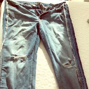 F21+ ankle distressed jeans size 16